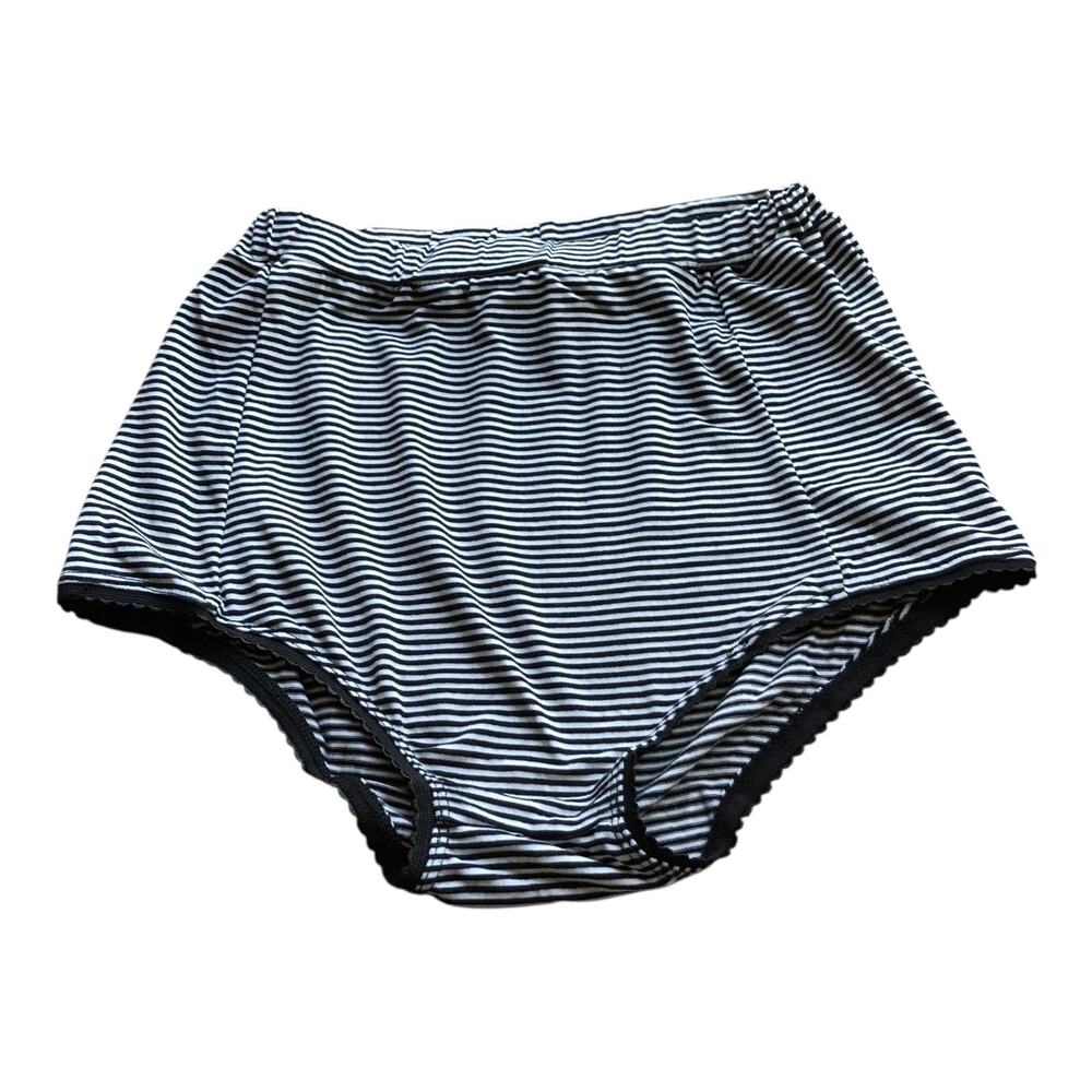 POL High Waist Black White Stripe Bloomer Shorts Lounge Stretch Casual Sz Medium
